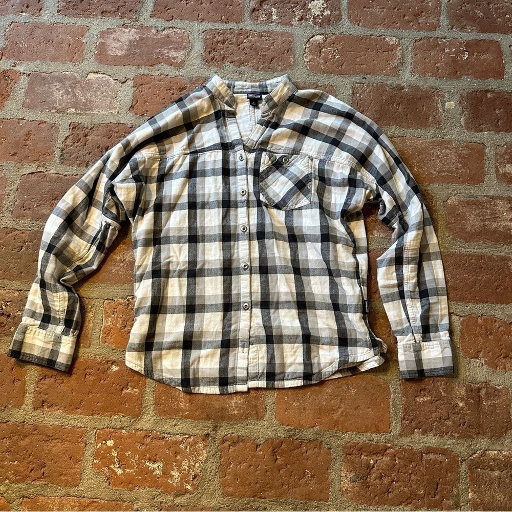 Patagonia Double Weave Woven size 4 button down Feather Grey shirt
